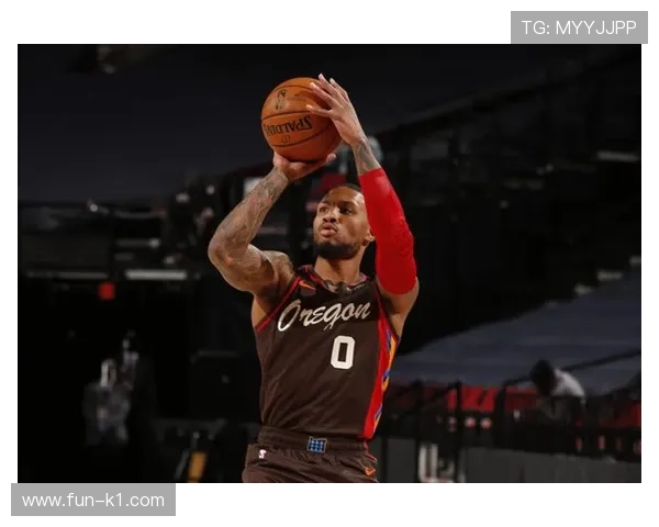 利拉德关键时刻连续突破拉开差距 提升球队进攻效率