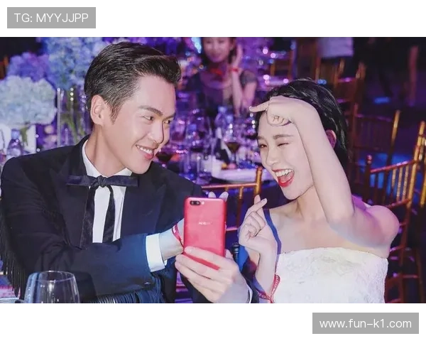 唐佳豪昨晚居然穿着睡衣就上了热搜，这生活太有戏了吧？