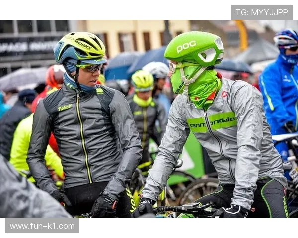 天气中断比赛后，裁判如何决定是否重赛或判罚？