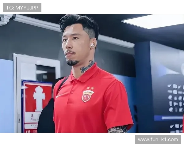 接管右路传中牵制后防，本赛季张琳芃更胜上季